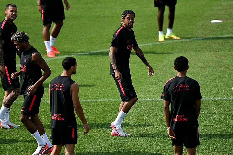 Bradley Barcola in PSG training
