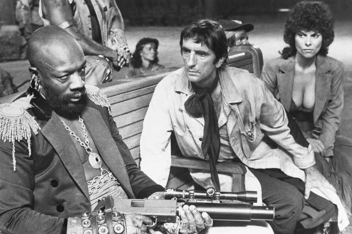 Isaac Hayes Holding Uzi in Escape from New York