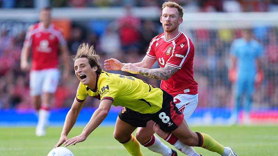 Watford's Edoardo Bove (left) and Wrexham's Lewis O'Brien battle for the ball during the Sky Bet Championship match.