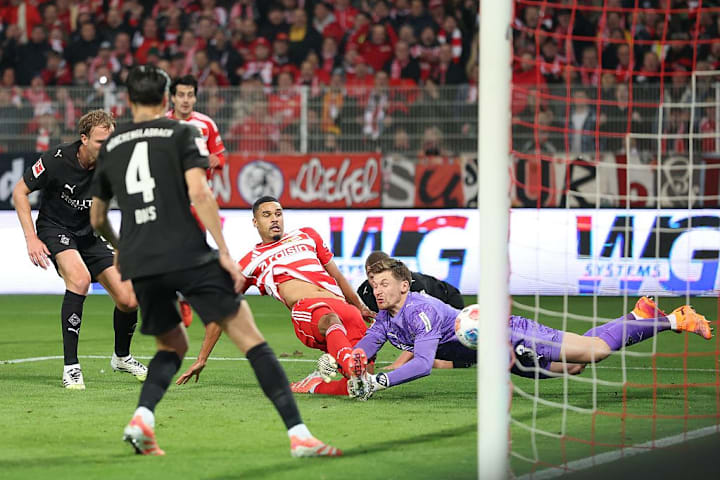 Union-Verteidiger Danilho Doeki (in rot) traf am Freitag doppelt