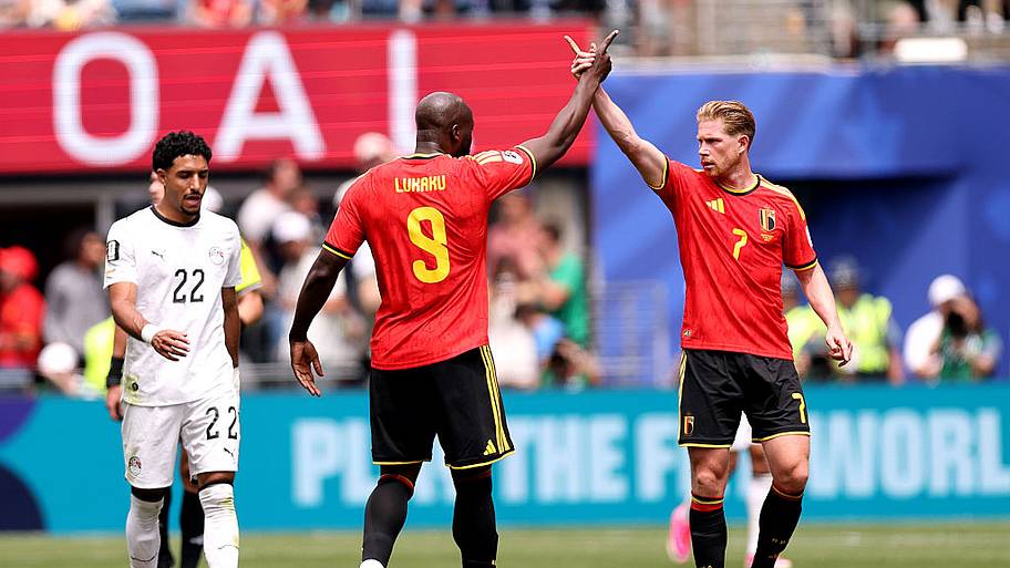 Lukaku and De Bruyne celebrating a goal