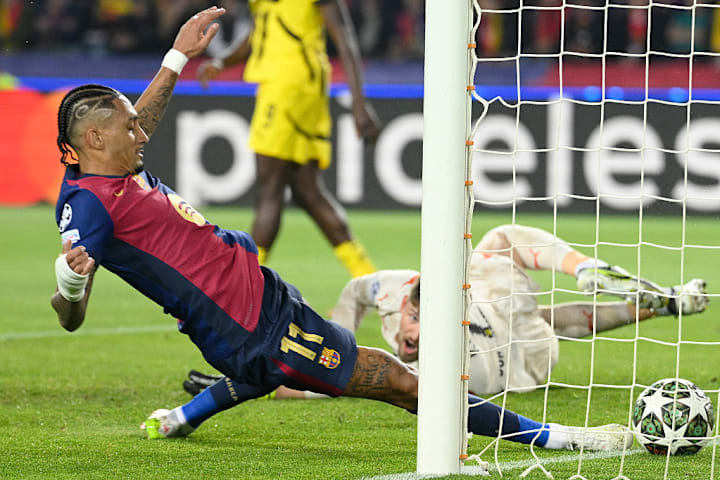 TOPSHOT-FBL-EUR-C1-BARCELONA-BORUSSIA DORTMUND