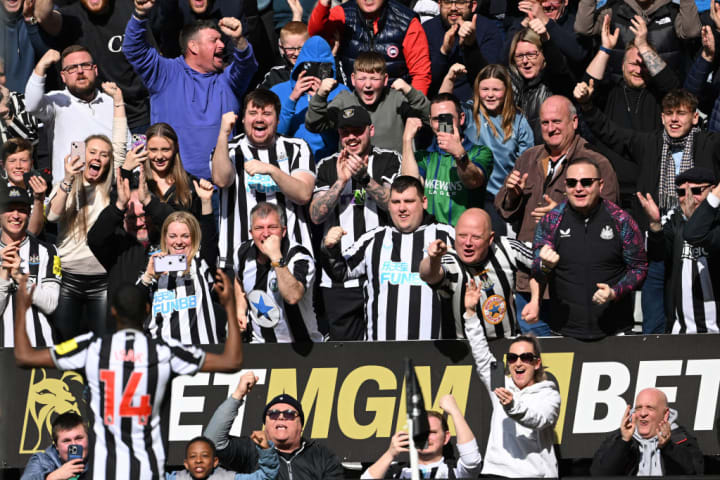 Alexander Isak, Newcastle United Fans