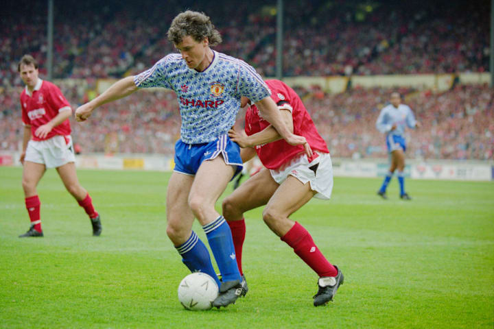 Mark Hughes, Des Walker