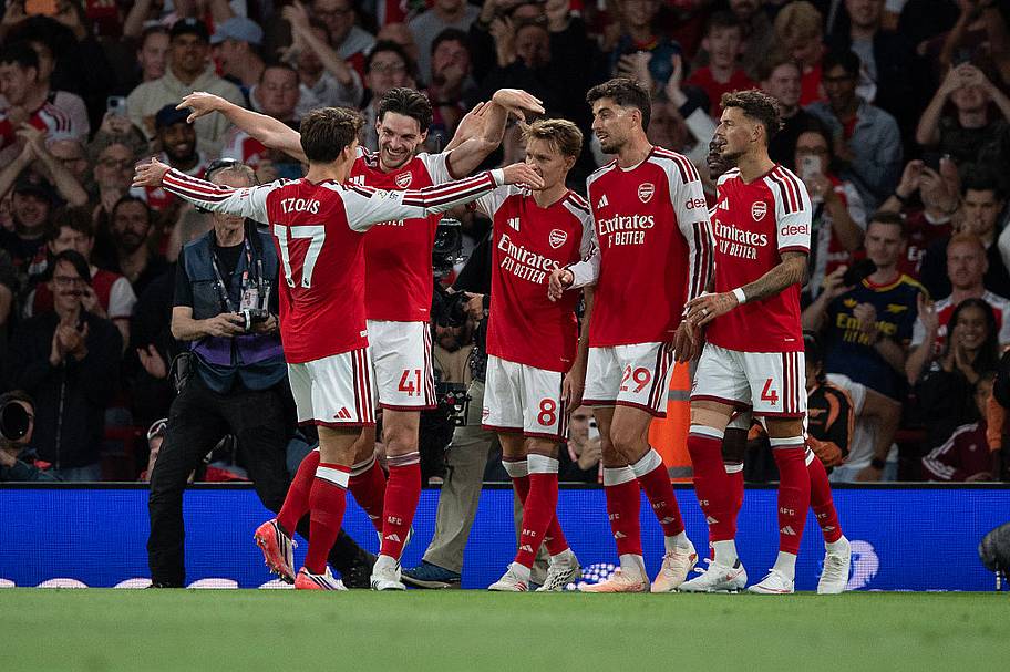 Arsenal players celebrate