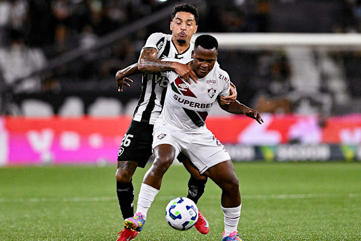 Gregore Magalhães, Jhon Arias