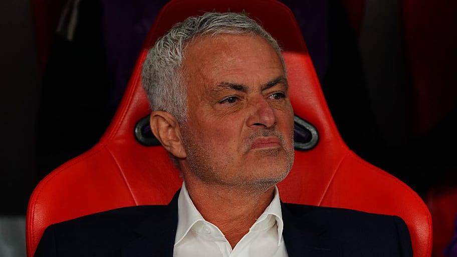 José Mourinho sniffing.