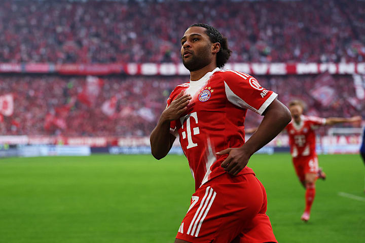Aktuell spielt Serge Gnabry mit breiter Brust