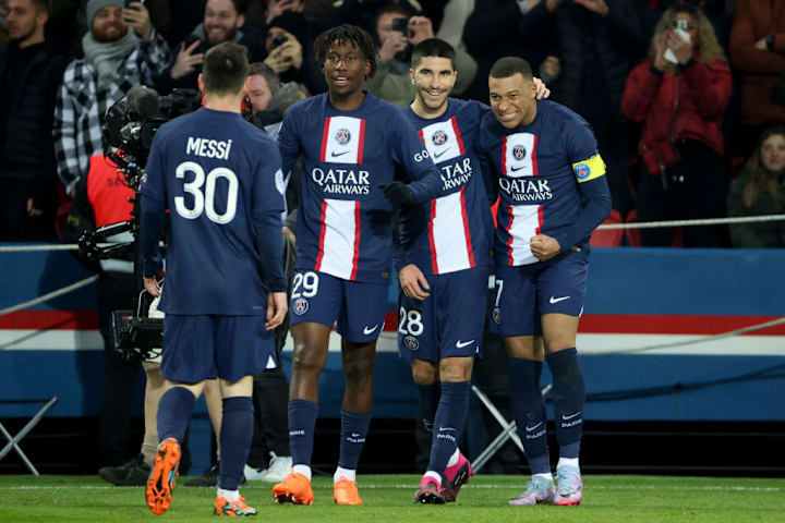 Kylian Mbappe, Carlos Soler, Timothee Pembele, Lionel Messi, Leo Messi