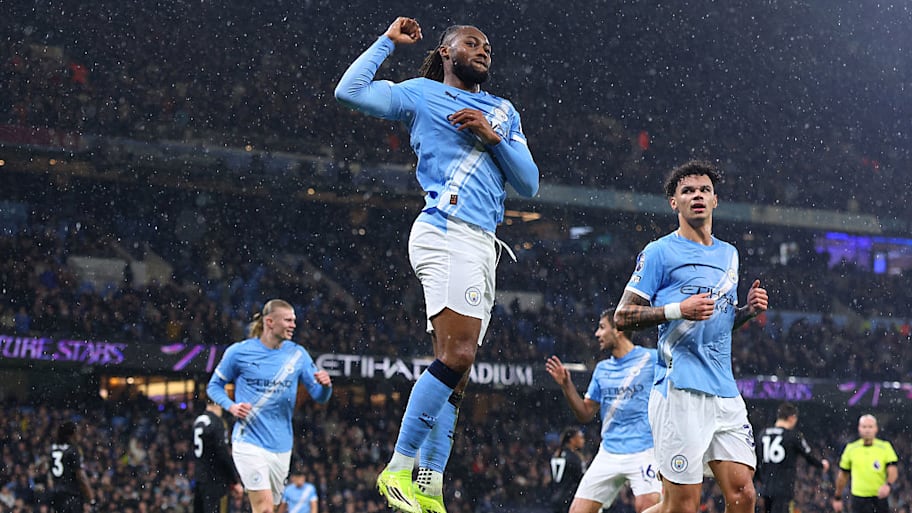 Antoine Semenyo celebrates.