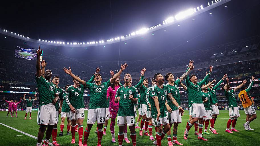 Mexico players celebrating at the azteca. 