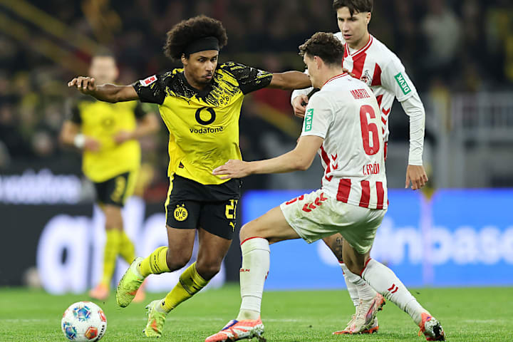 Sorgte gegen Köln auch Abseits des Platzes für Aufsehen: Karim Adeyemi (l.)