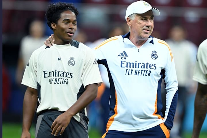 Endrick e Carlos Ancelotti, do Real Madrid
