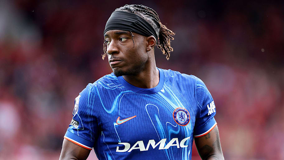 Noni Madueke playing for Chelsea.