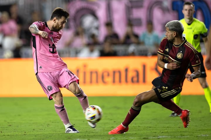 Lionel Messi, Luis Abram