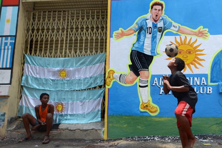 FBL-WC-2014-INDIA-THEME-FOOTBALL