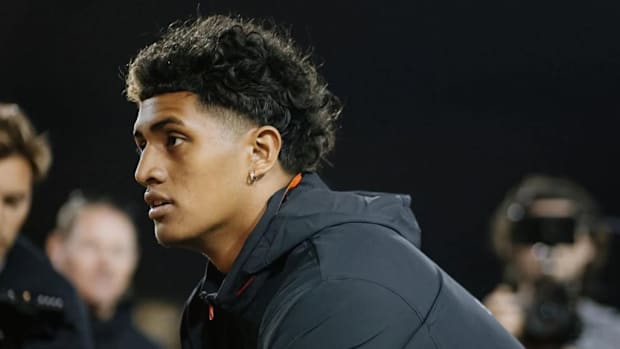 Five-star quarterback Jaron-Keawe Sagapolutele flipped to the Oregon Ducks from the California Golden Bears on signing day.
