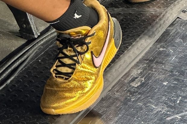 Gold lebrons best sale