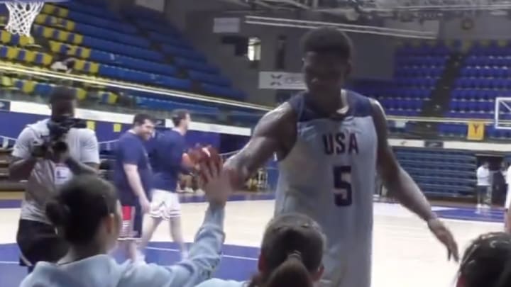 Anthony Edwards greets USA table tennis team members