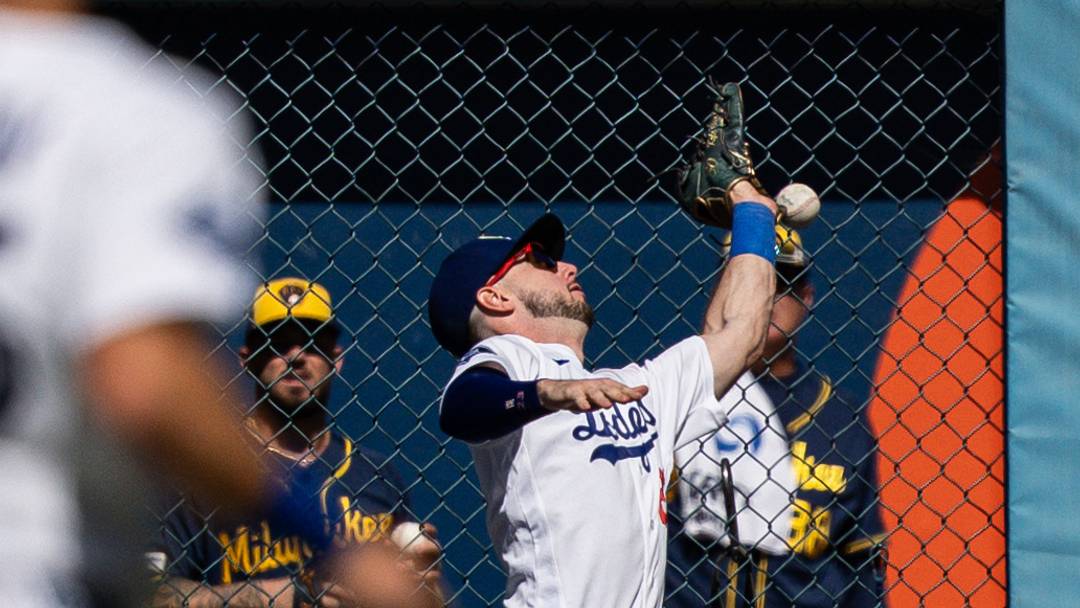 Aug 16, 2026; Los Angeles, California, USA; Los Angeles Dodgers right fielder Kyle Tucker (23) misses a fly ball in the ninth inning against the Milwaukee Brewers at Dodger Stadium. Mandatory Credit: Jon Endow-Imagn Images