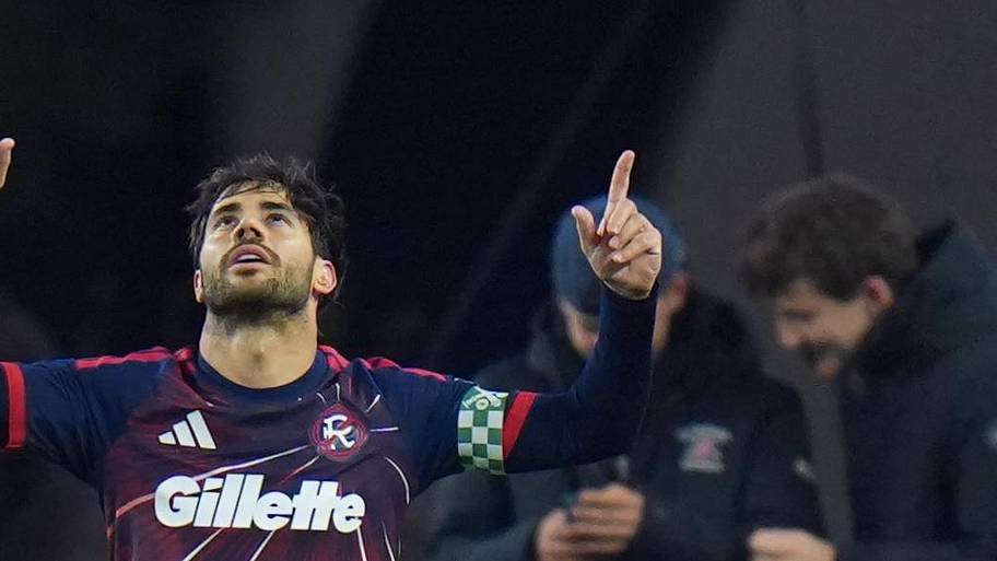 Carles Gil