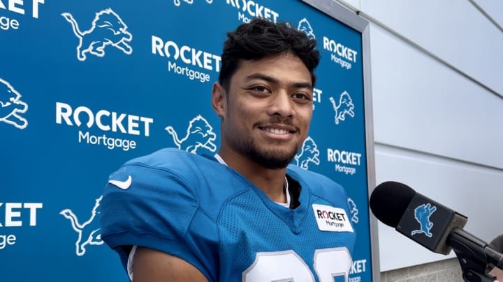 Detroit Lions running back Sione Vaki (33)