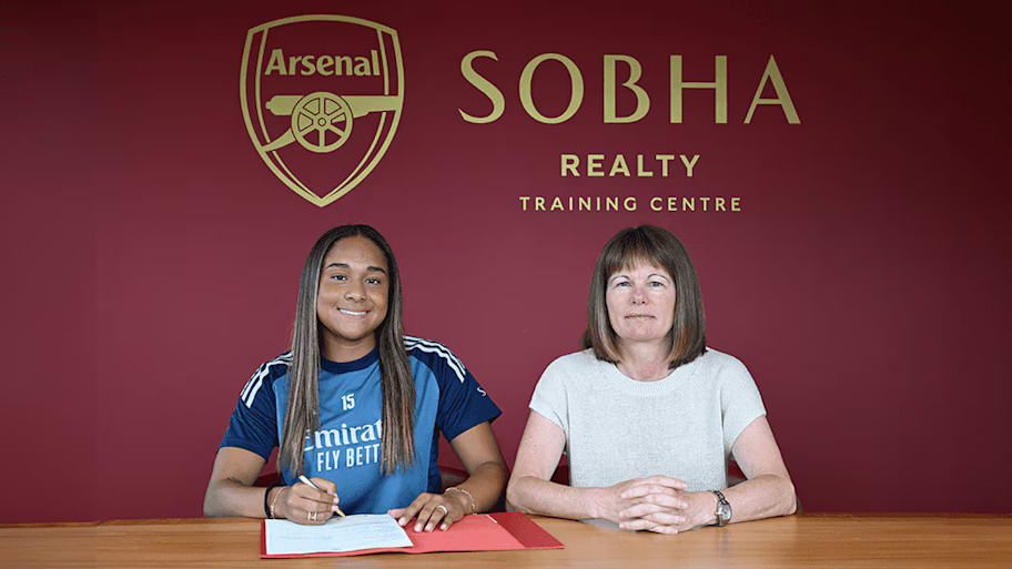 Olivia Smith joins Arsenal. | Arsenal