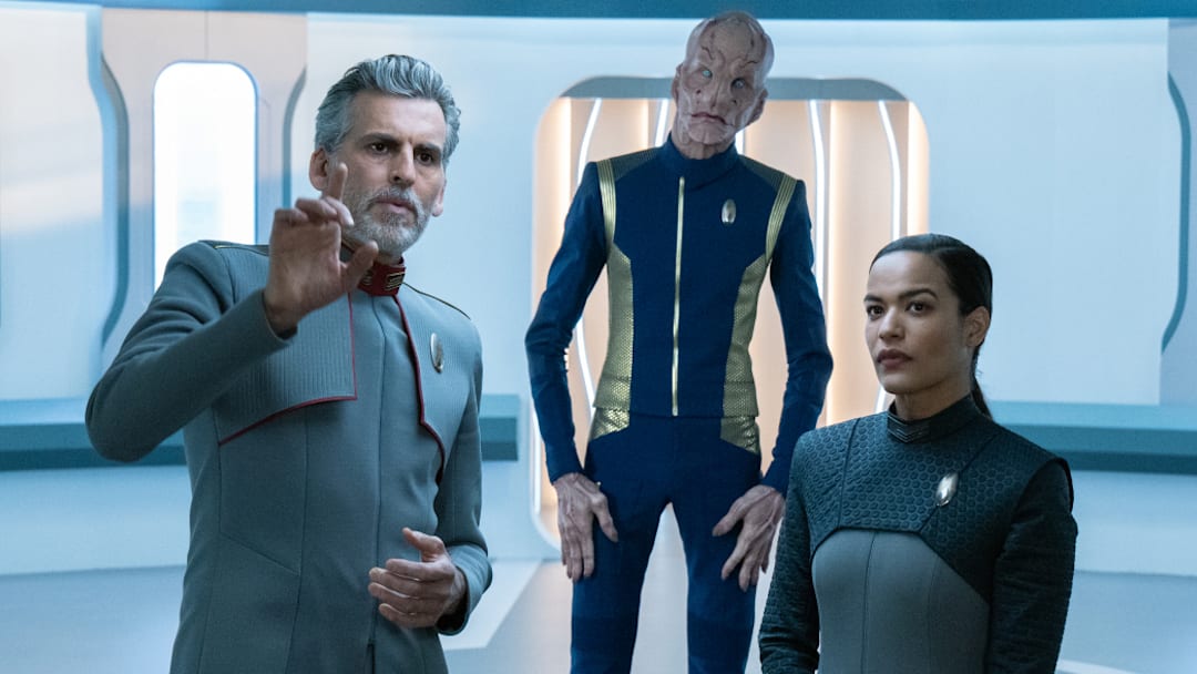 “Scavengers” — Ep#306 — Pictured: Oded Fehr as Admiral Vance, Doug Jones as Saru and Vanessa Jackson as Lt. Willa of the CBS All Access series STAR TREK: DISCOVERY. Photo Cr: Michael Gibson/CBS ©2020 CBS Interactive, Inc. All Rights Reserved.
