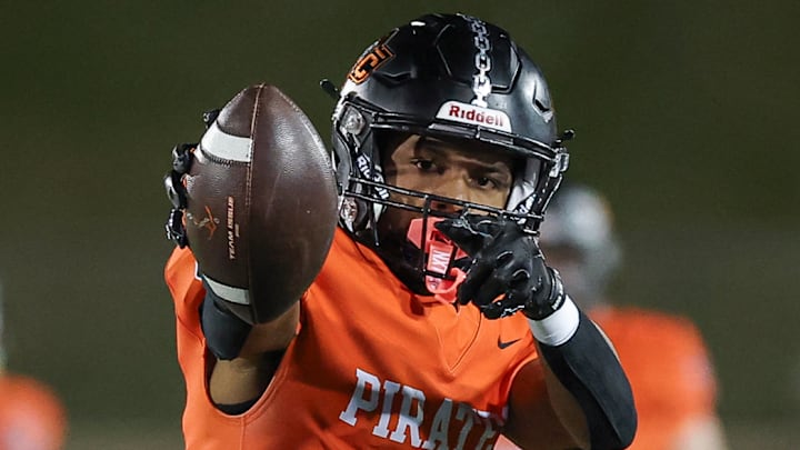 Platte County receiver Tres Baskerville signals a first down after making a catch against Helias Catholic in Missouri Class 5 state title game. The Pirates begin the 2025 season as the No. 1 team in the state in High School on SI's Missouri High School Football Top 25 Rankings. Platte County receiver Tres Baskerville signals a first down after making a catch against Helias Catholic in Missouri Class 5 state title game. The Pirates begin the 2025 season as the No. 1 team in the state in High School on SI's Missouri High School Football Top 25 Rankings.