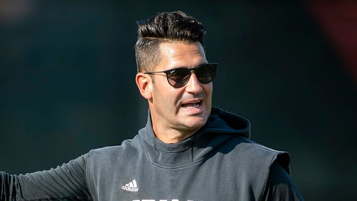 Indiana University Quarterbacks Coach Tino Sunseri instucts players during fall practice at the Mellencamp Pavilion at Indiana University on Tuesday, Aug. 6, 2024. Indiana University Quarterbacks Coach Tino Sunseri instucts players during fall practice at the Mellencamp Pavilion at Indiana University on Tuesday, Aug. 6, 2024.