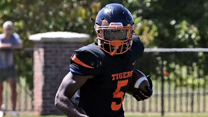 2026 five-start running recruit Savion Hiter