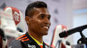Alex Sandro é o novo camisa 26 do Flamengo em 2024