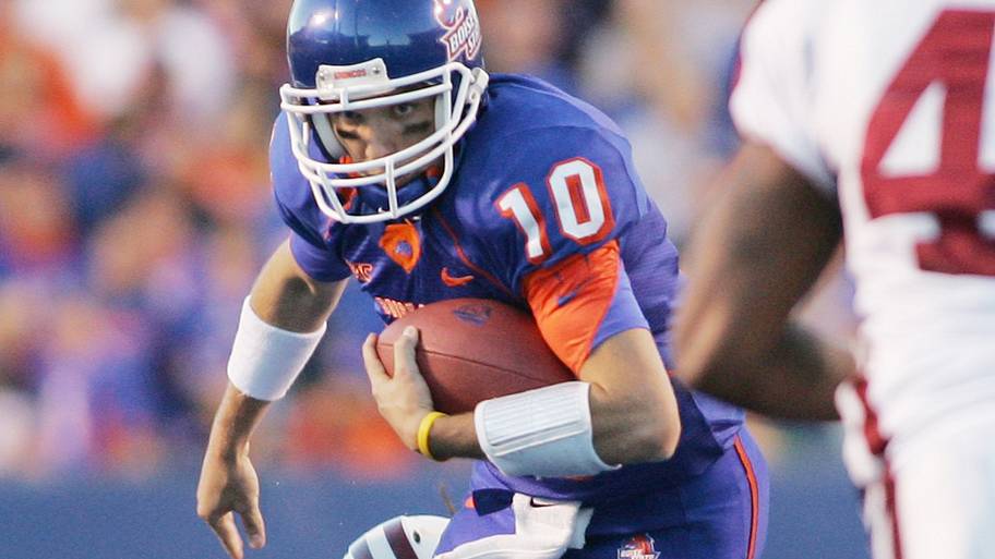 Boise State Broncos quarterback Taylor Tharp runs for a gain against the New Mexico State Aggies.