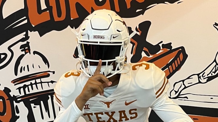 Texas quarterback commit Dia Bell