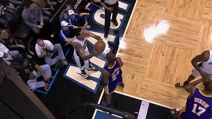 El momento en que Kobe demostró una gran serenidad ocurrió en el tercer cuarto de un partido de 2010 entre los Lakers y los Magic en Orlando El momento en que Kobe demostró una gran serenidad ocurrió en el tercer cuarto de un partido de 2010 entre los Lakers y los Magic en Orlando