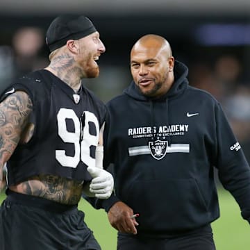 Las Vegas Raiders Maxx Crosby, Coach Antonio Pierce