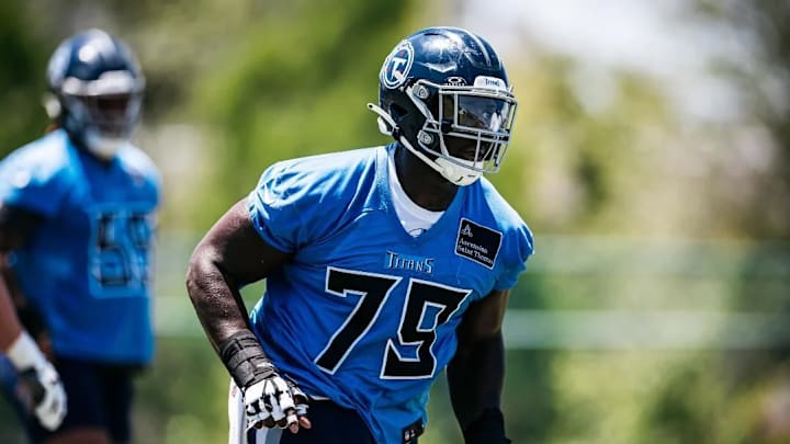 Tennessee Titans center Lloyd Cushenberry (79) Tennessee Titans center Lloyd Cushenberry (79)