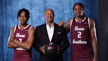 Zaire Hayes (l), Coach Johnny Jones (m), and Troy Hupstead (r)