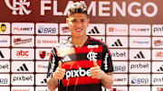 Jorge Carrascal vai usar a camisa 15 no Flamengo