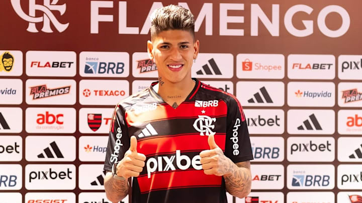 Jorge Carrascal vai usar a camisa 15 no Flamengo
