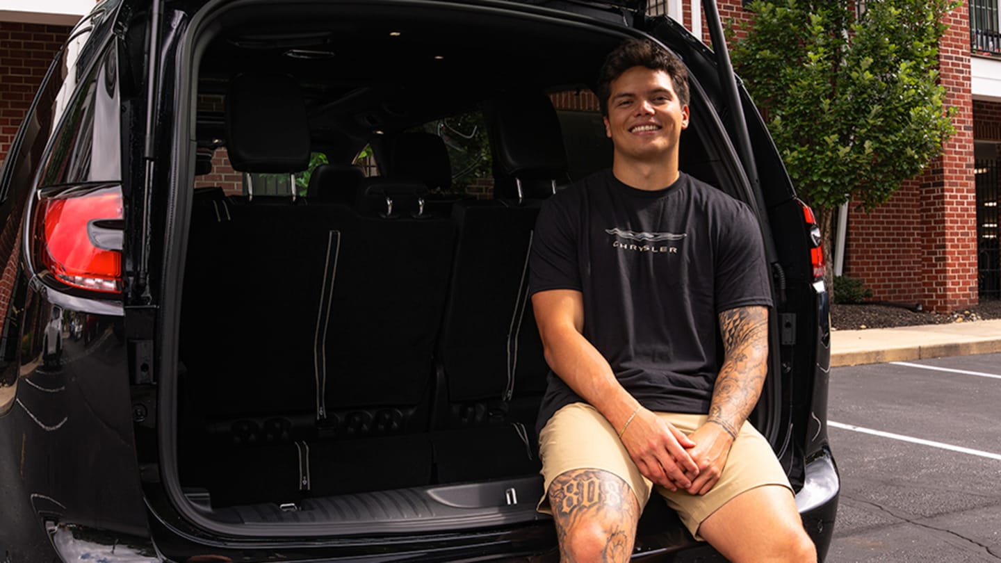 Cleveland Browns Rookie QB Dillon Gabriel Signs Chrysler Endorsement