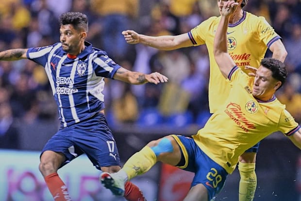 Tecatito Corona resultó con una herida tras la final de ida de la Liga MX