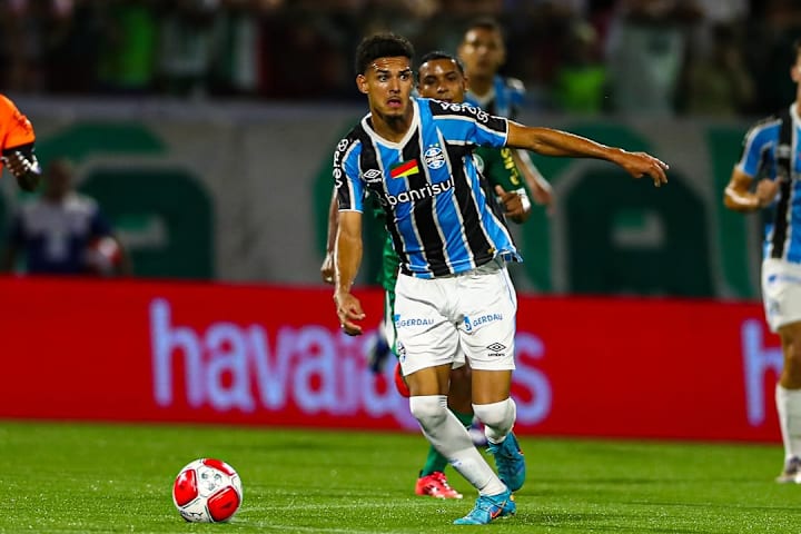 Hiago jogador do Grêmio