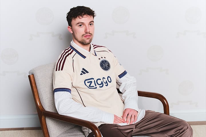 Ajax's 2025/26 Home Kit is a thing of beauty.