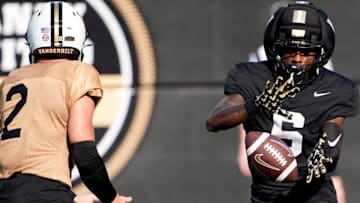Vanderbilt quarterback Diego Pavia (2) pitches the ball to wide receiver Tre Richardson (6) during practice at FirstBank Stadium Thursday, Aug. 7, 2025, in Nashville, Tenn.