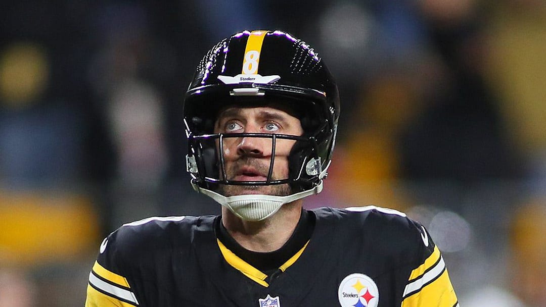 Pittsburgh Steelers quarterback Aaron Rodgers