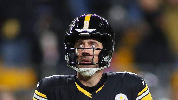 Pittsburgh Steelers quarterback Aaron Rodgers