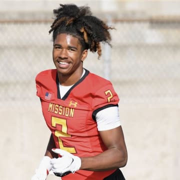 Mission Viejo CB Dijon Lee is ranked the No. 2 football recruit in California from the Class of 2025.