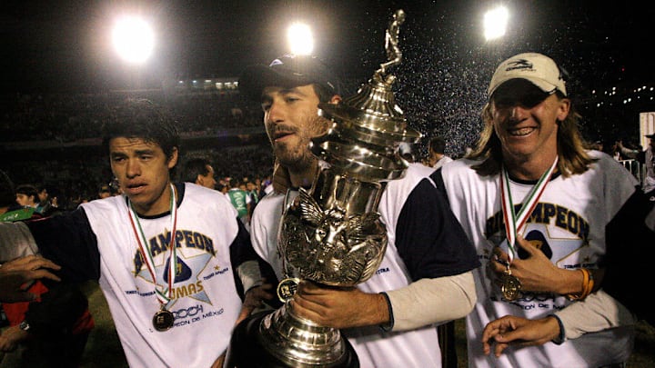 The players Joaquin Beltran(C) and Leona