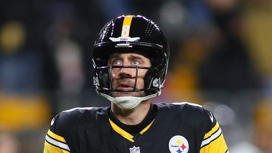 Pittsburgh Steelers Quarterback Aaron Rodgers 